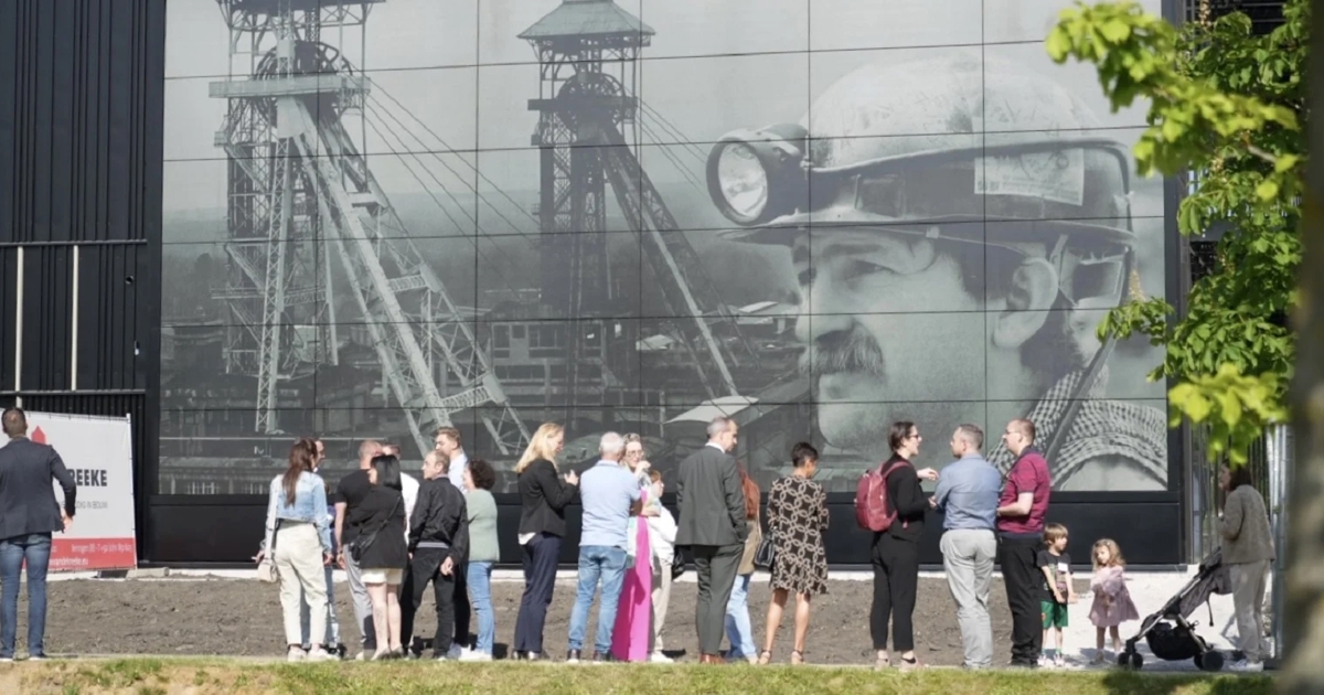 Soltech onthult zonnegevel in nieuwe fabriek op Thor Park in Genk